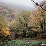 Erdo Lelke Vendeghaz: Mesebeli, Erdoszeli Fahaz Panoramaval *